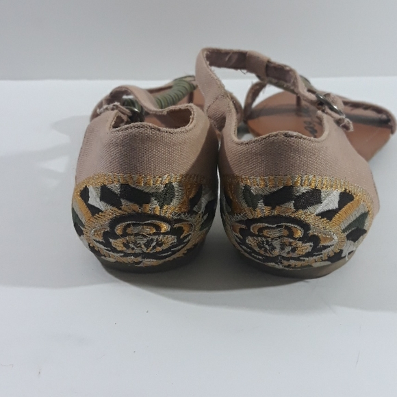 Sandals - Picture 2 of 4